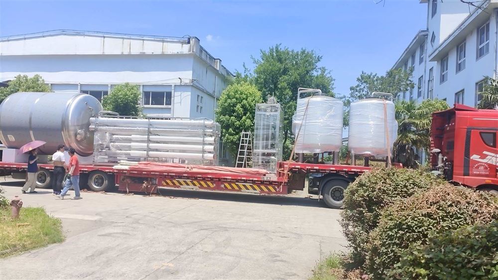 純水設備發(fā)貨現(xiàn)場