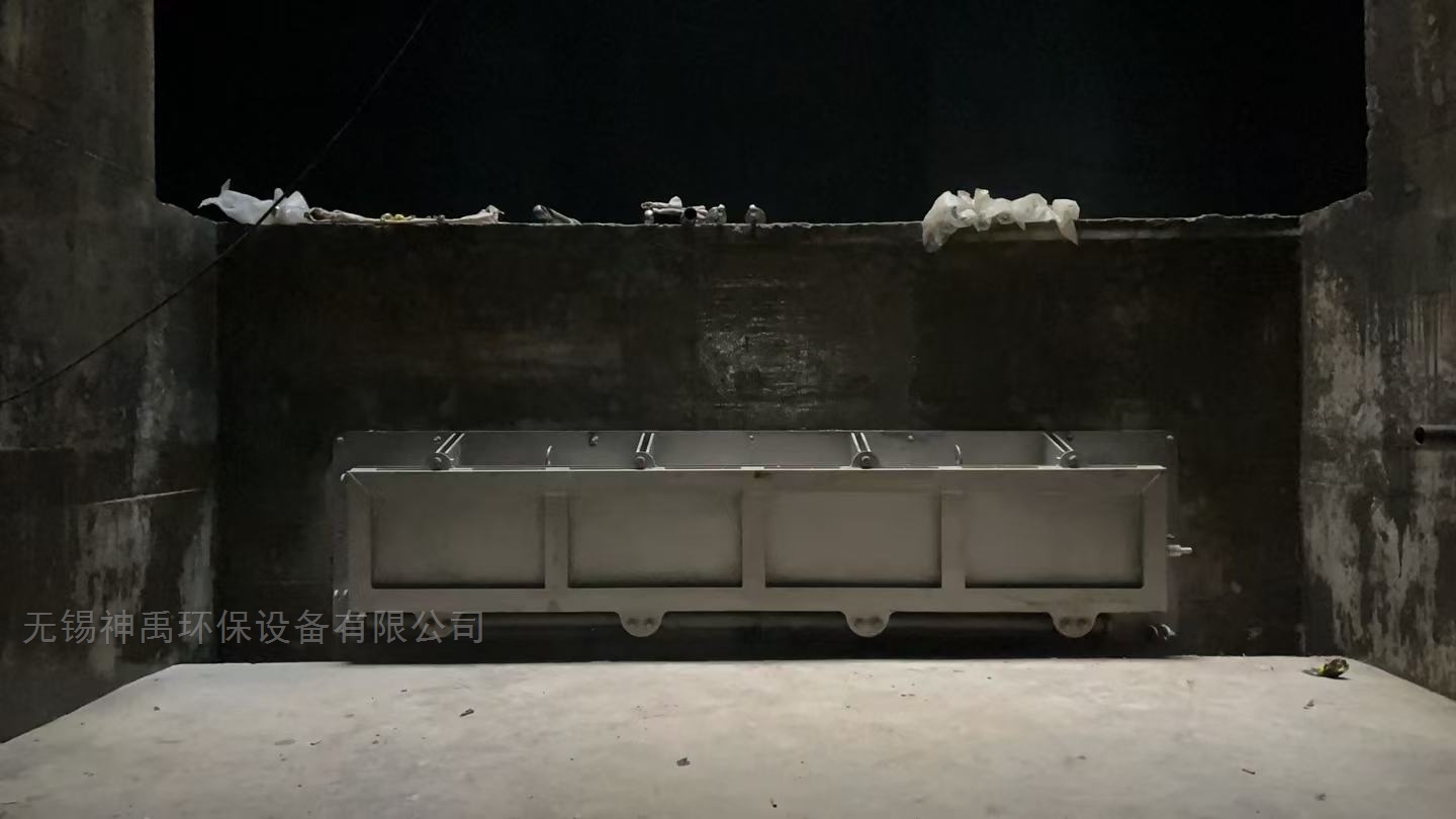 调蓄池冲洗门在上海花木调蓄池现场安装