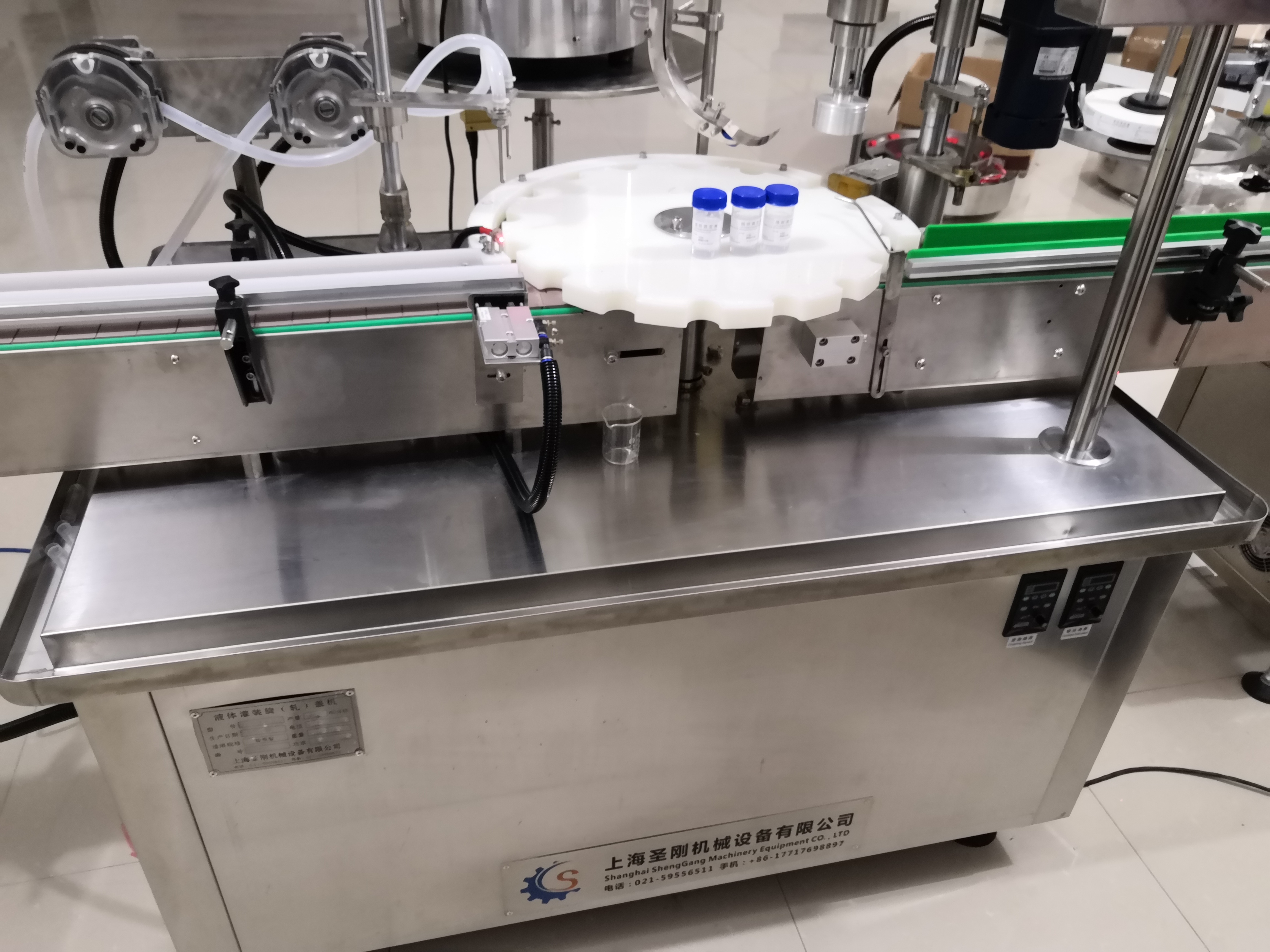 福爾馬林標本保存液灌裝貼標生產線視頻